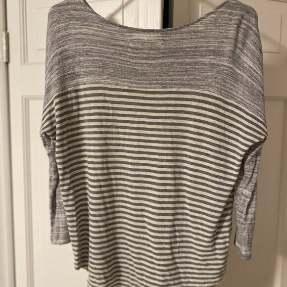 Ann Taylor Loft Top - Picture 6 of 6